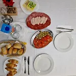 Bed & Breakfast Pocitniski Dom /