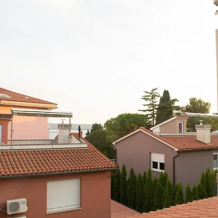 Bed & Breakfast Pocitniski Dom /