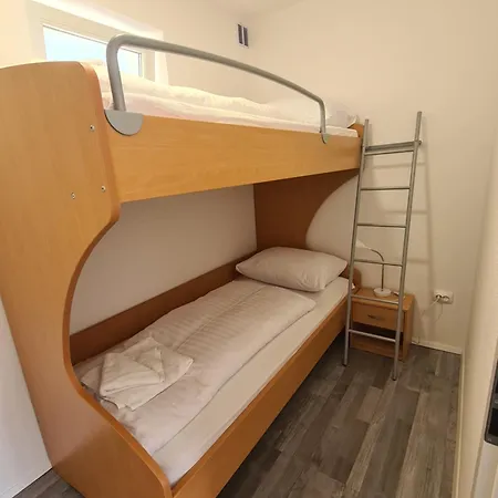 Bed & Breakfast Pocitniski Dom /