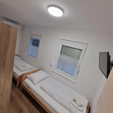 Pocitniski Dom / Bed & Breakfast