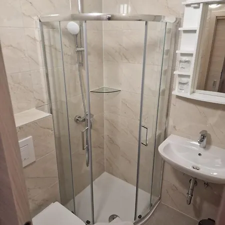 Bed & Breakfast Pocitniski Dom /