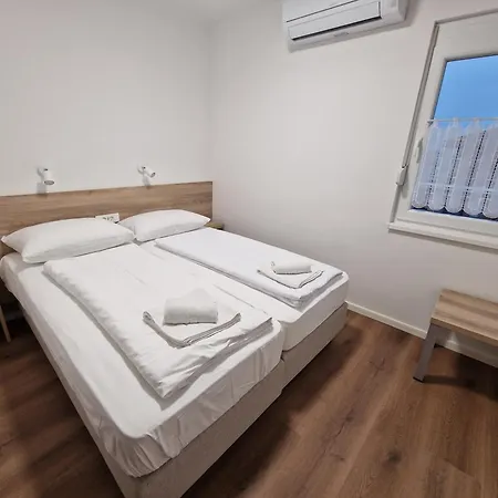 Pocitniski Dom / Bed & Breakfast *
