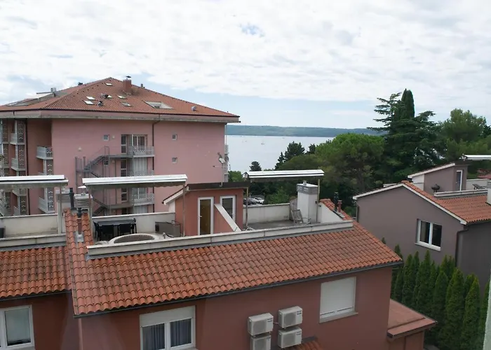 Bed & Breakfast Pocitniski Dom /