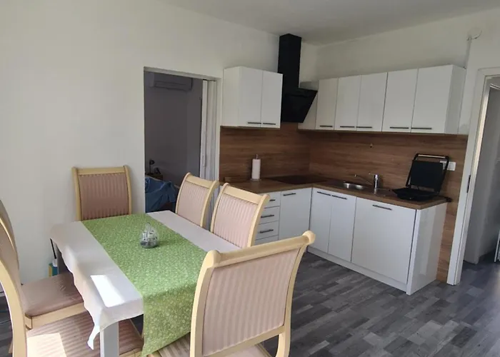 Pocitniski Dom / Oda ve Kahvaltı 4*