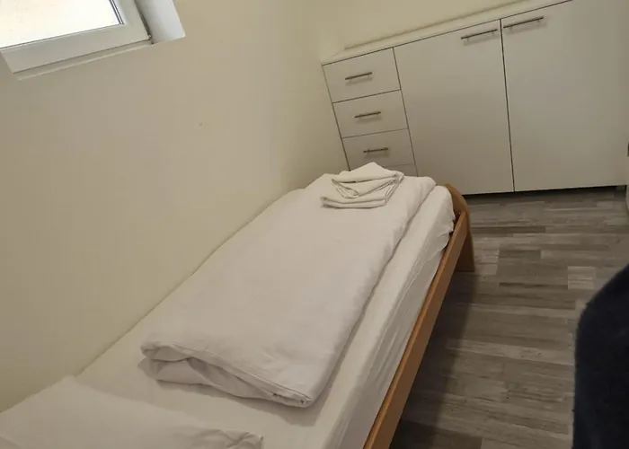 Pocitniski Dom / Bed and breakfast Portoroz