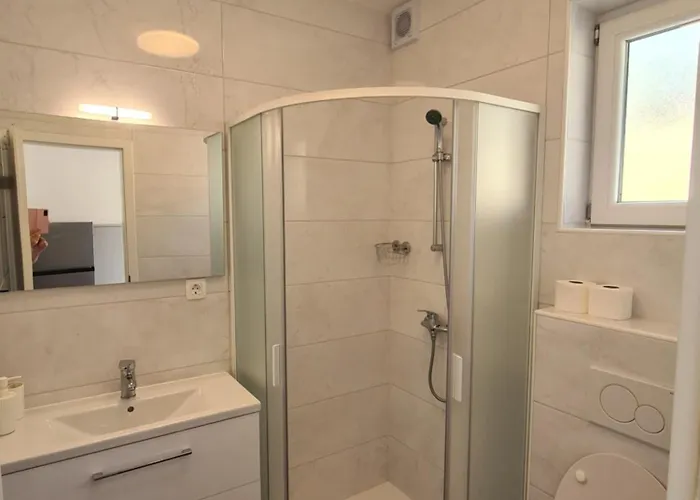 Bed and breakfast Pocitniski Dom / 4*