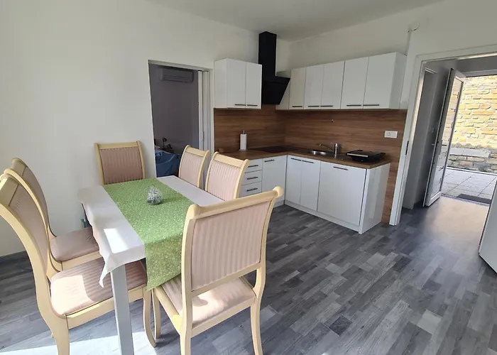 Pocitniski Dom / Oda ve Kahvaltı 4*