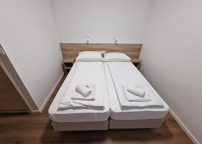 Bed and breakfast Pocitniski Dom / 4*